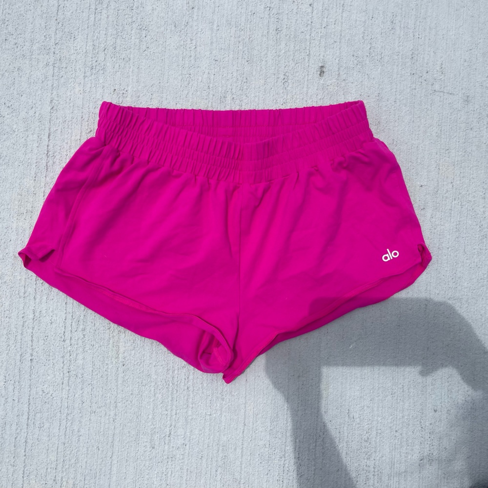 Hot pink alo shorts med
